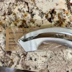 Garlic press